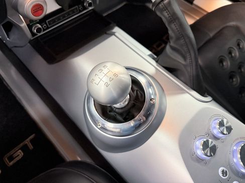 Used 2006 Ford GT RWD image 20