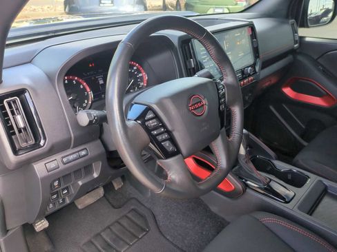 Used 2025 Nissan Frontier PRO-4X AWD/4WD image 10
