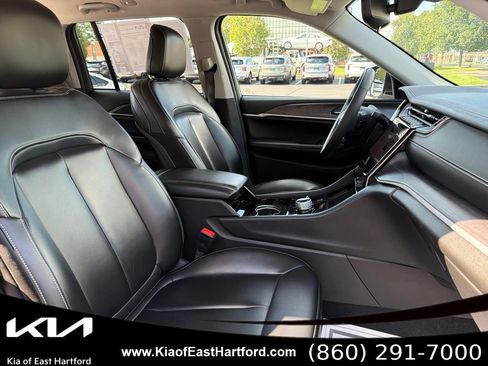 Used 2023 Jeep Grand Cherokee Limited AWD/4WD image 11