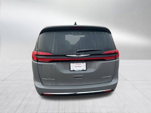Certified 2024 Chrysler Pacifica Limited image 7