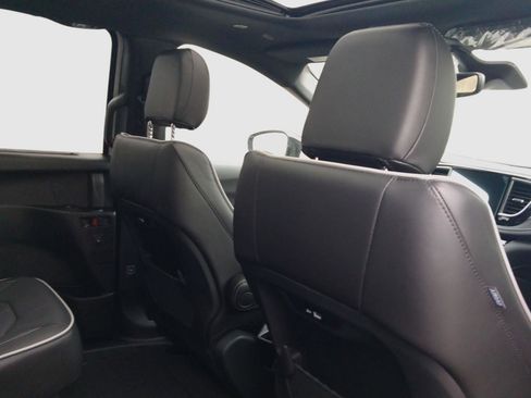 New 2026 Chrysler Pacifica Limited w/ S Appearance Package image 32