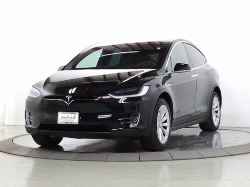 Used 2018 Tesla Model X 75D image 3