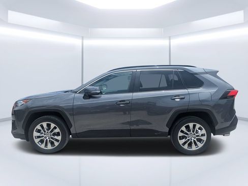 Used 2021 Toyota RAV4 XLE Premium FWD image 6
