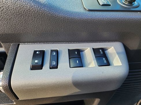 Used 2013 Ford F250 Lariat w/ Chrome Pkg image 25