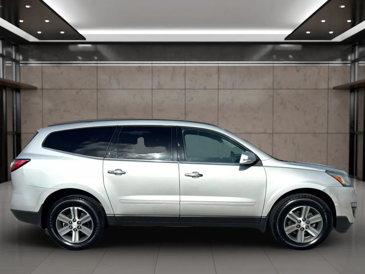 Used 2017 Chevrolet Traverse LT FWD image 2
