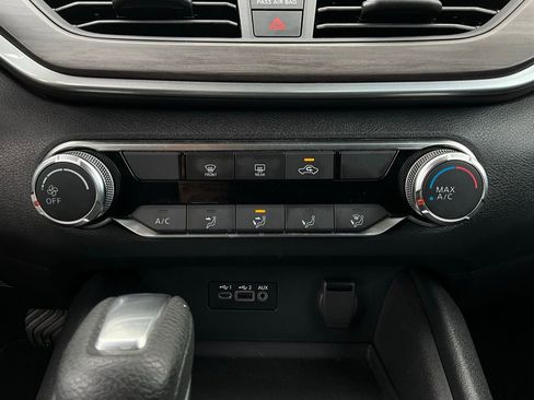 Used 2025 Nissan Altima 2.5 SV image 27