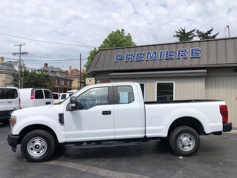 Used 2022 Ford F250 XL w/ Power Equipment Group RWD image 3