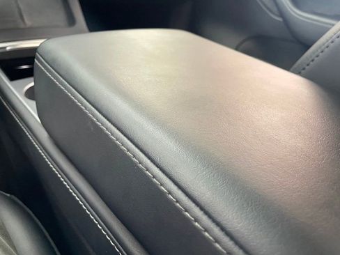 Used 2022 Tesla Model Y Long Range image 41