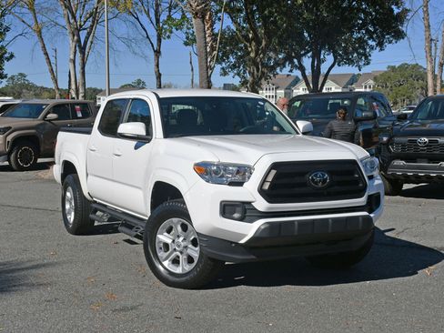 Certified 2022 Toyota Tacoma SR image 6
