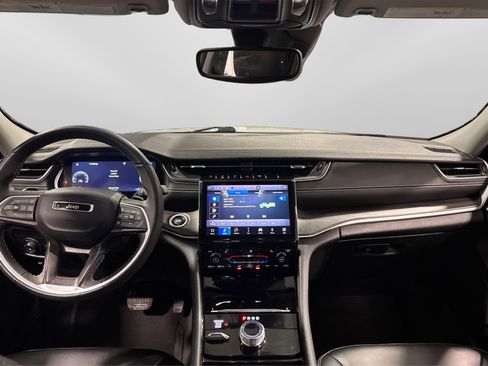 Used 2023 Jeep Grand Cherokee Limited image 22