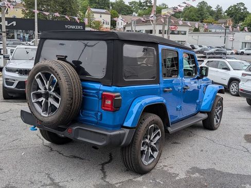 Used 2024 Jeep Wrangler Unlimited w/ Convenience Group AWD/4WD image 6