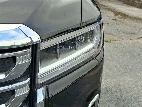 Certified 2023 GMC Acadia SLT w/ Preferred Package image 10