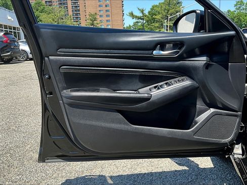 Used 2019 Nissan Altima 2.5 S FWD image 16