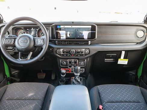 New 2025 Jeep Gladiator Mojave image 13