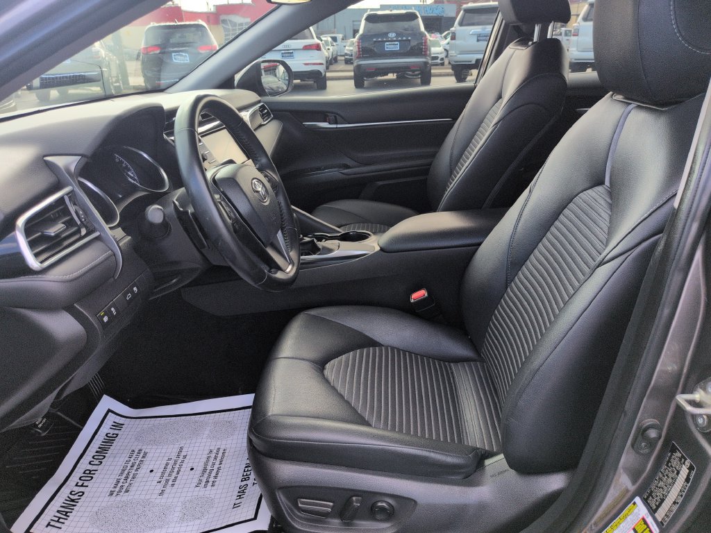 Used 2018 Toyota Camry SE w/ Accessory Appearance Package FWD image 9