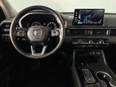 Used 2025 Honda Pilot Touring image 13