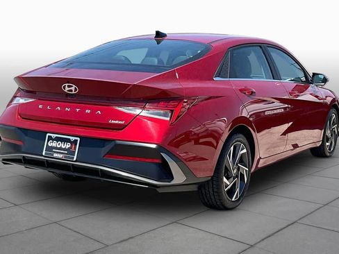 Used 2025 Hyundai Elantra Limited FWD image 12