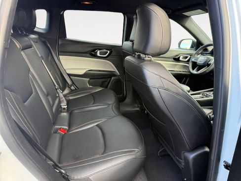 Used 2023 Jeep Compass Limited image 18