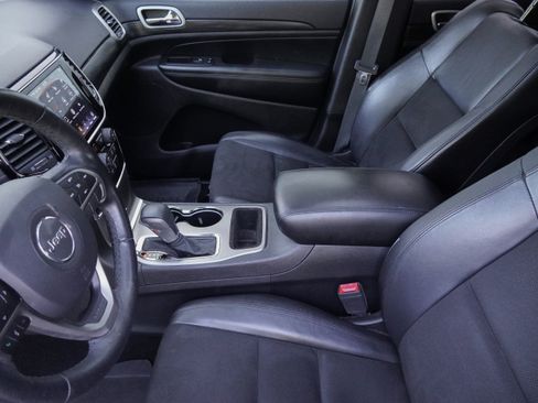Used 2019 Jeep Grand Cherokee Altitude AWD/4WD image 12