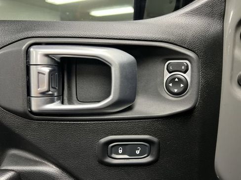 Used 2020 Jeep Wrangler Unlimited Rubicon w/ LED Lighting Group AWD/4WD image 22