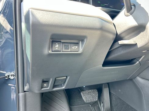 Used 2026 Toyota RAV4 Limited AWD/4WD image 37
