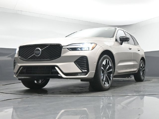 New 2026 Volvo XC60 B5 Plus w/ Protection Package Premier AWD/4WD image 38