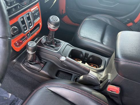 Used 2018 Jeep Wrangler Rubicon AWD/4WD image 17