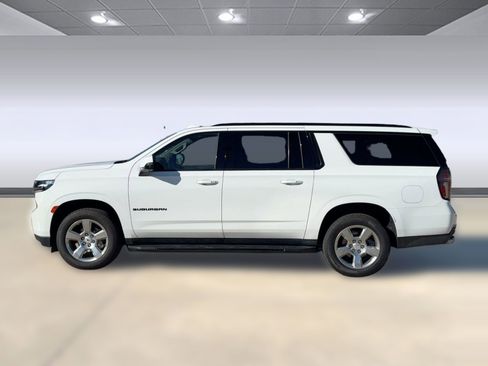 Used 2022 Chevrolet Suburban RST w/ Sport Performance Package image 2