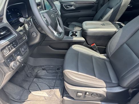 Used 2023 Chevrolet Suburban Z71 w/ Off-Road Capability Package AWD/4WD image 9