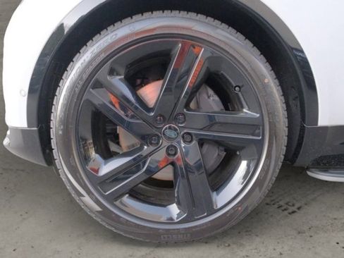 Used 2025 Land Rover Discovery Dynamic SE AWD/4WD image 10