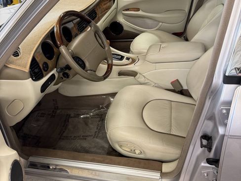 Used 2001 Jaguar XJ Vanden Plas RWD image 7