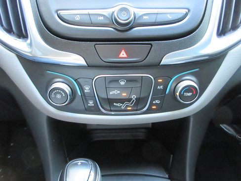 Used 2021 Chevrolet Equinox LS w/ LPO, Floor Liner Package FWD image 40