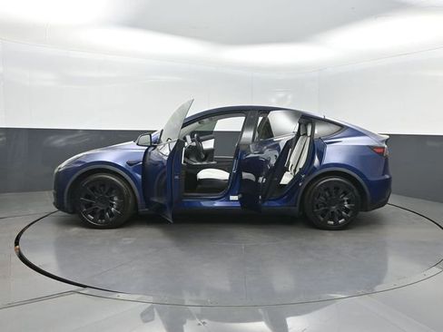 Used 2020 Tesla Model Y Long Range image 34