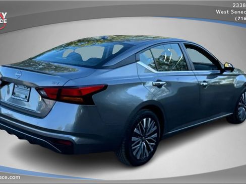 Used 2023 Nissan Altima 2.5 SV image 5