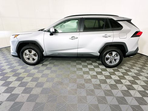 Used 2022 Toyota RAV4 XLE w/ Convenience Package FWD image 6