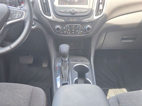 Used 2024 Chevrolet Equinox LT FWD image 17