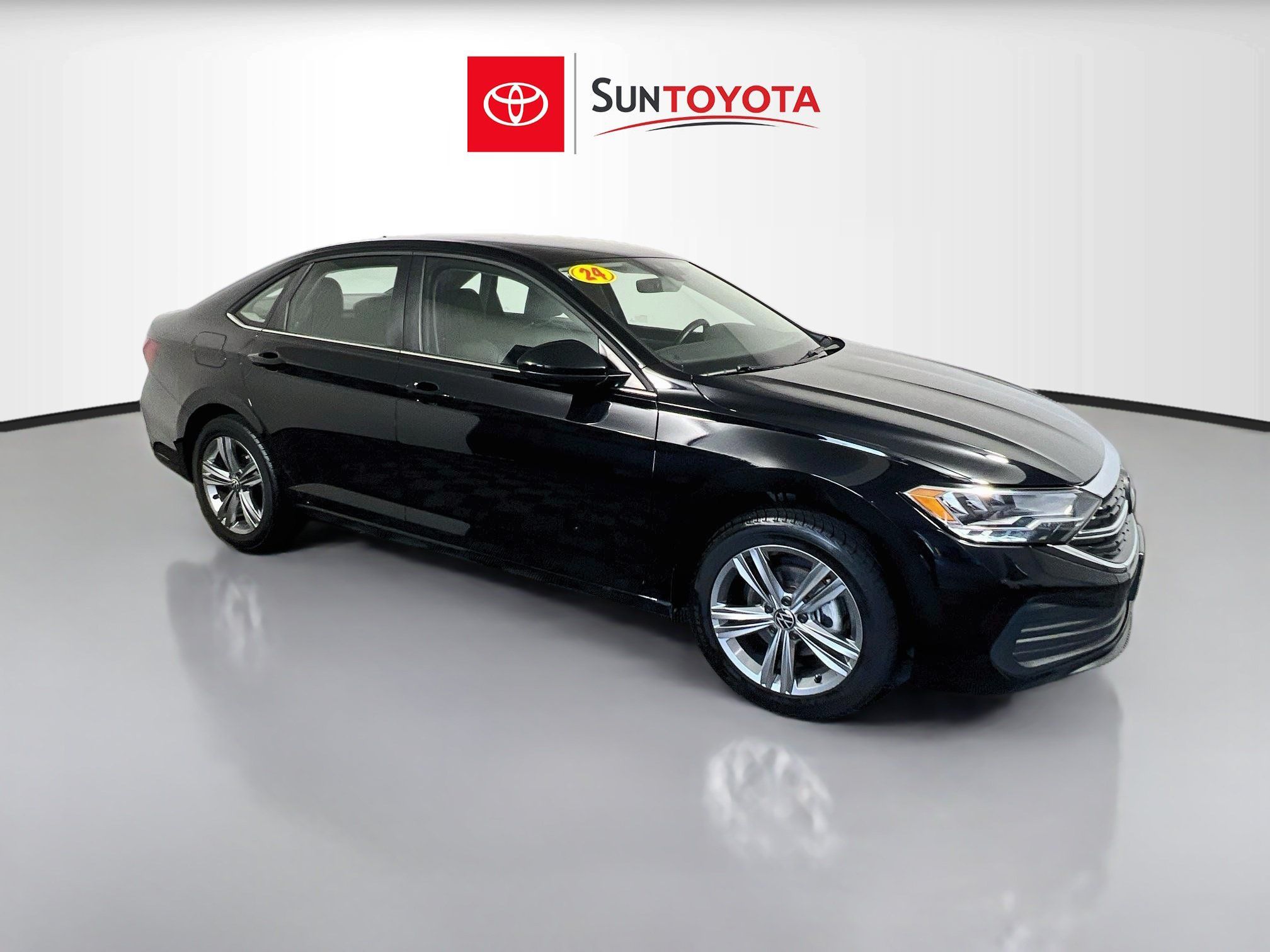 Used 2024 Volkswagen Jetta SE FWD image 1