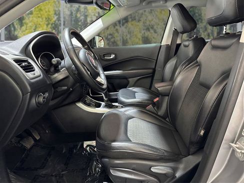 Used 2019 Jeep Compass Latitude w/ Cold Weather Group AWD/4WD image 9