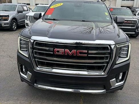 Used 2023 GMC Yukon XL SLT image 2