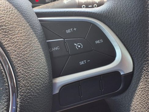 Used 2023 Jeep Renegade Latitude AWD/4WD image 17