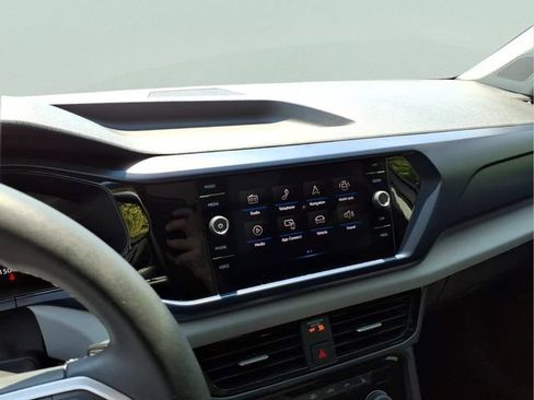 Used 2023 Volkswagen Taos SE w/ Panoramic Sunroof Package AWD/4WD image 27