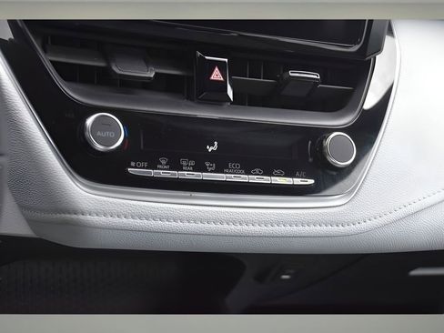 Used 2024 Toyota Corolla SE image 33