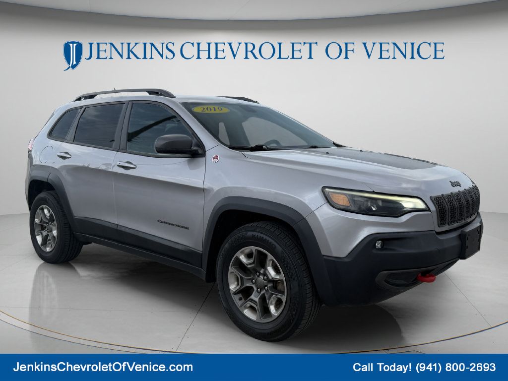 Used 2019 Jeep Cherokee Trailhawk w/ Cold Weather Group AWD/4WD image 1