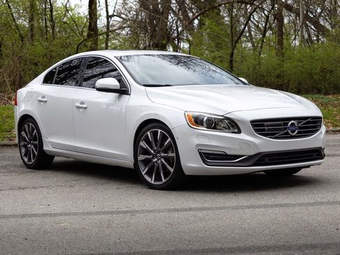 Used 2015 Volvo S60 T6 Platinum image 3
