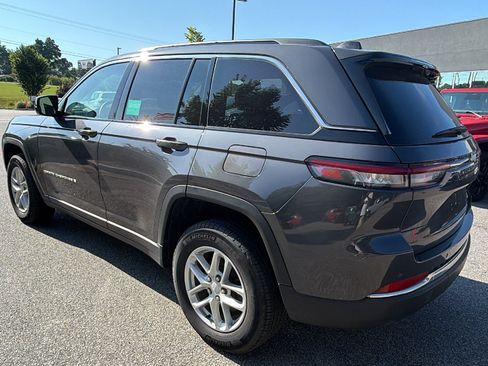 Used 2025 Jeep Grand Cherokee Laredo X RWD image 10