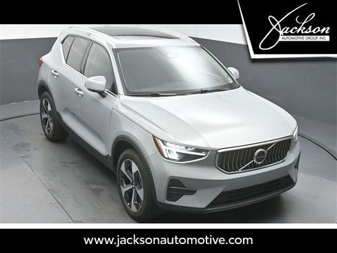 Certified 2025 Volvo XC40 B5 Core w/ Protection Package Premier image 43