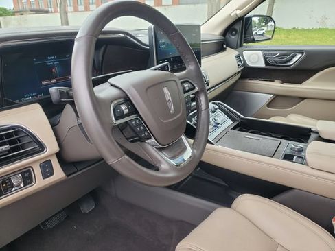Certified 2024 Lincoln Navigator Reserve AWD/4WD image 12