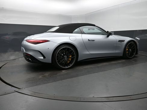 Used 2022 Mercedes-Benz SL 63 AMG 4MATIC w/ AMG Aerodynamic Package image 10