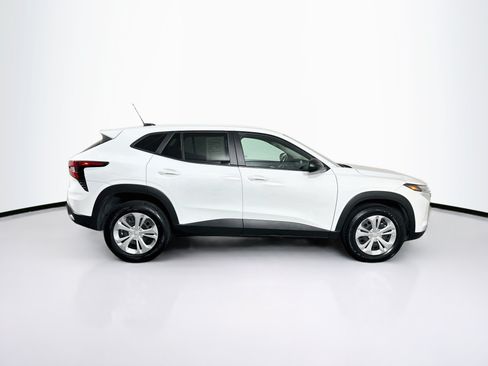 Used 2025 Chevrolet Trax LS FWD image 10