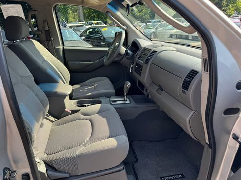 Used 2006 Nissan Frontier SE w/ (P01) Power Pkg RWD image 10